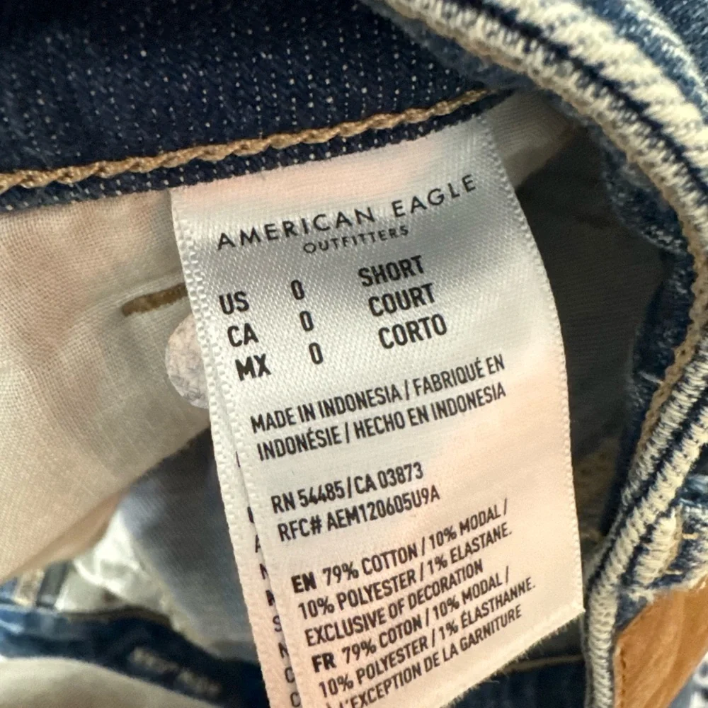 American Eagle Outfitters Blue Boyfriend Jeans Distressed - Picture 3 of 3